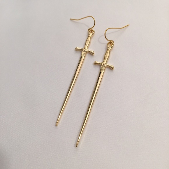 Vanessa Mooney sonnet of the sword gold dagger earrings - Picture 2 of 4